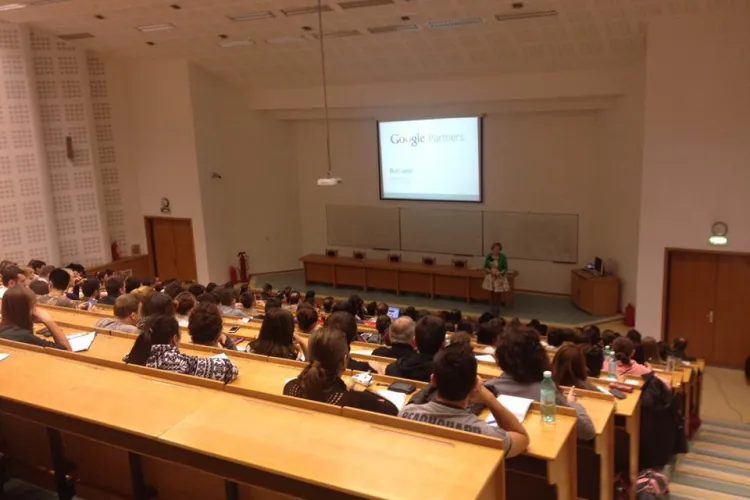 Revolta unei studente cu handicap, de la UBB Cluj: Suferi-ar în chinuri toți nebunii