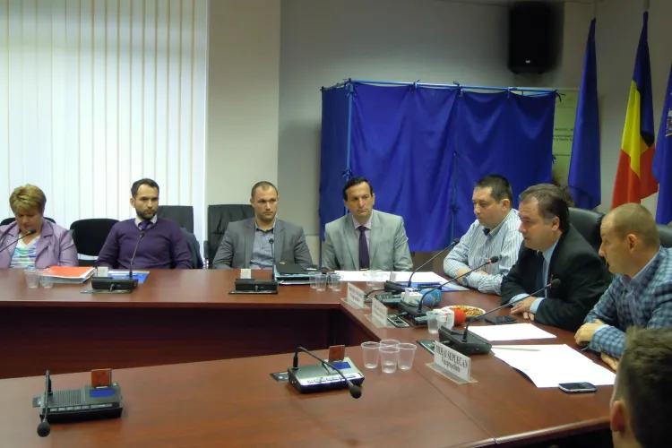 Se reiau lucrările pe FAIMOSUL drum Răchițele - Prislop - Ic Ponor