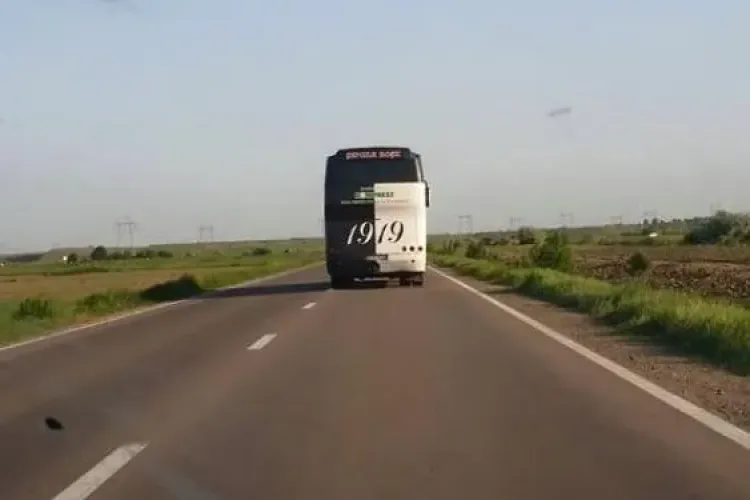 Autocarul U Cluj urmărit de suporteri. Doreau să le ceară socoteală jucătorilor străini