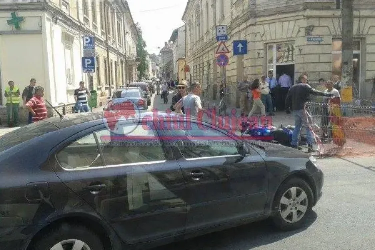 Motociclist lovit de un șofer în centrul Clujului FOTO