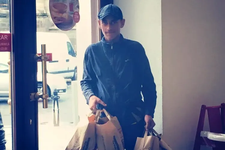 Clujenii au SUFLET! Ce gest a făcut un informatician pentru un băiat care vindea flori