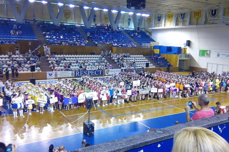 Clujul are cele mai bune majorete din România. Fetele au dominat Concursul National de Majorete de la Cluj