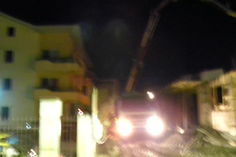 Lucrări de construcție în miez de noapte la Florești. Locatarii sunt disperați, dar Primăria nu le zice nimic FOTO VIDEO