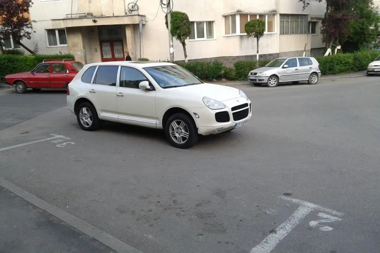 Parcare de COCALAR cu Porsche la Cluj. Din ce județ e șmecherul - FOTO