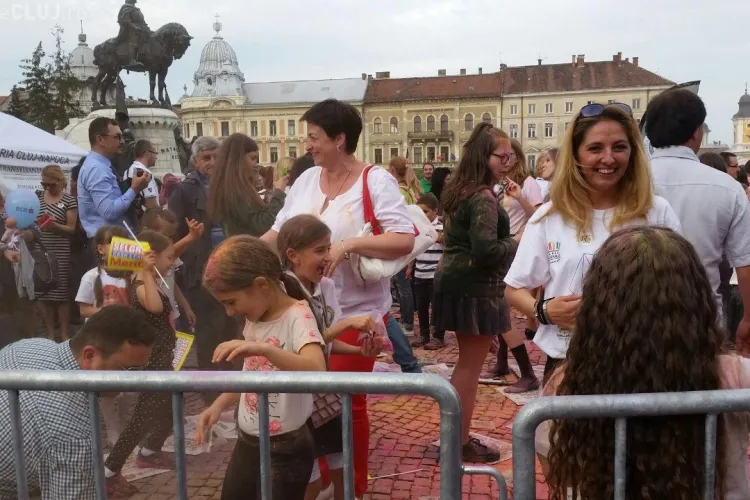 Record MONDIAL doborât în Piața Unirii. Peste 1.500 de elevi au cântat - VIDEO