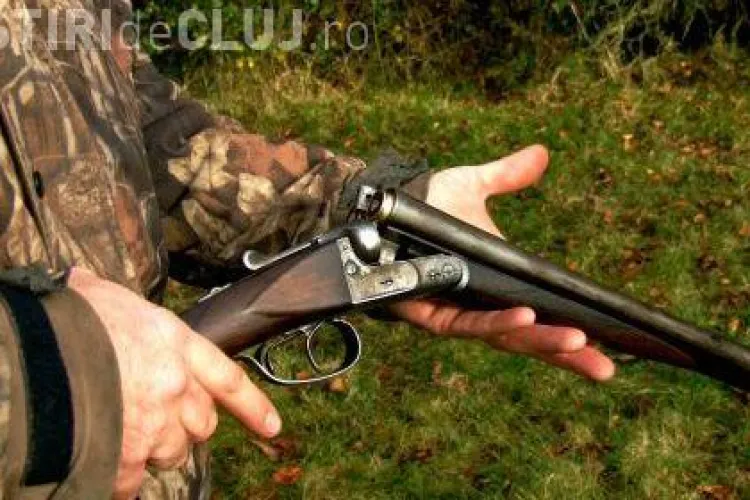 Braconieri prinși în flagrant la Cluj. Își confecționaseră și propriul proiector