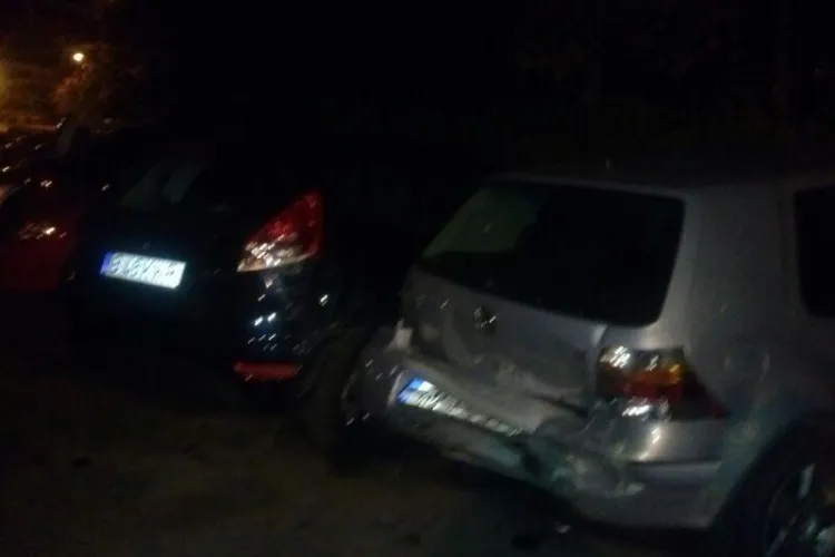 Incident pe strada Dragalina! Un șofer a lovit mai multe mașini și a FUGIT. Un martor i-a notat numărul de înmatriculare