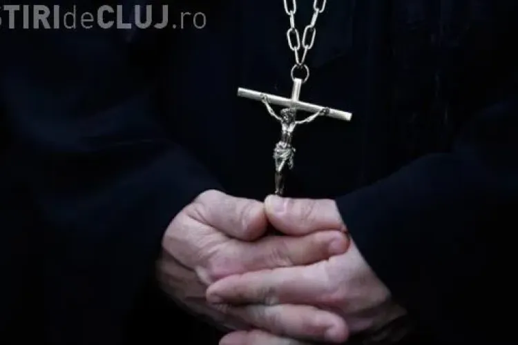 Un bărbat, care se prefăcea că e preot, găsit înjunghiat la Dej. Era rupt de beat