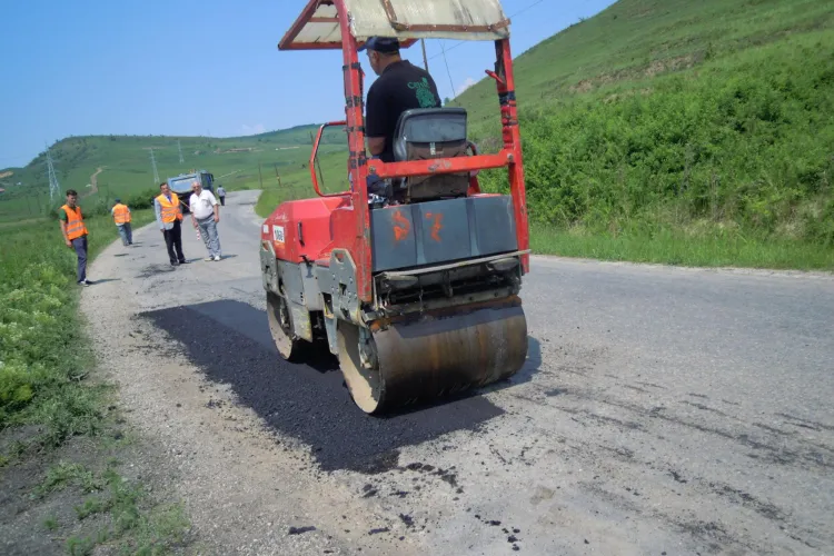 Se plombează drumul la Chinteni și Aiton și se marchează drumul la Râșca