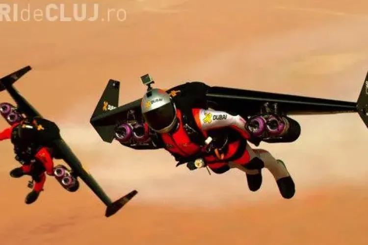 Cascadorie EXTREMĂ! Doi piloți s-au dat cu jetpack-ul deasupra Dubai-ului VIDEO