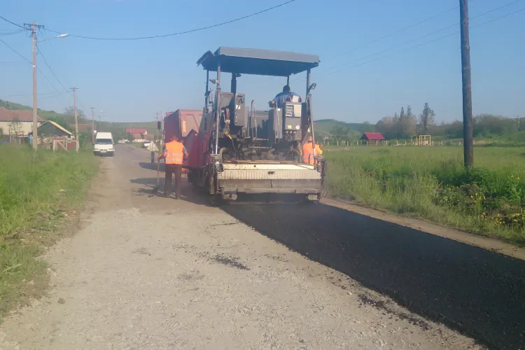 Se fac lucrări de întreţinere pe DJ 161A – Cojocna şi DJ 150 - Frata - FOTO